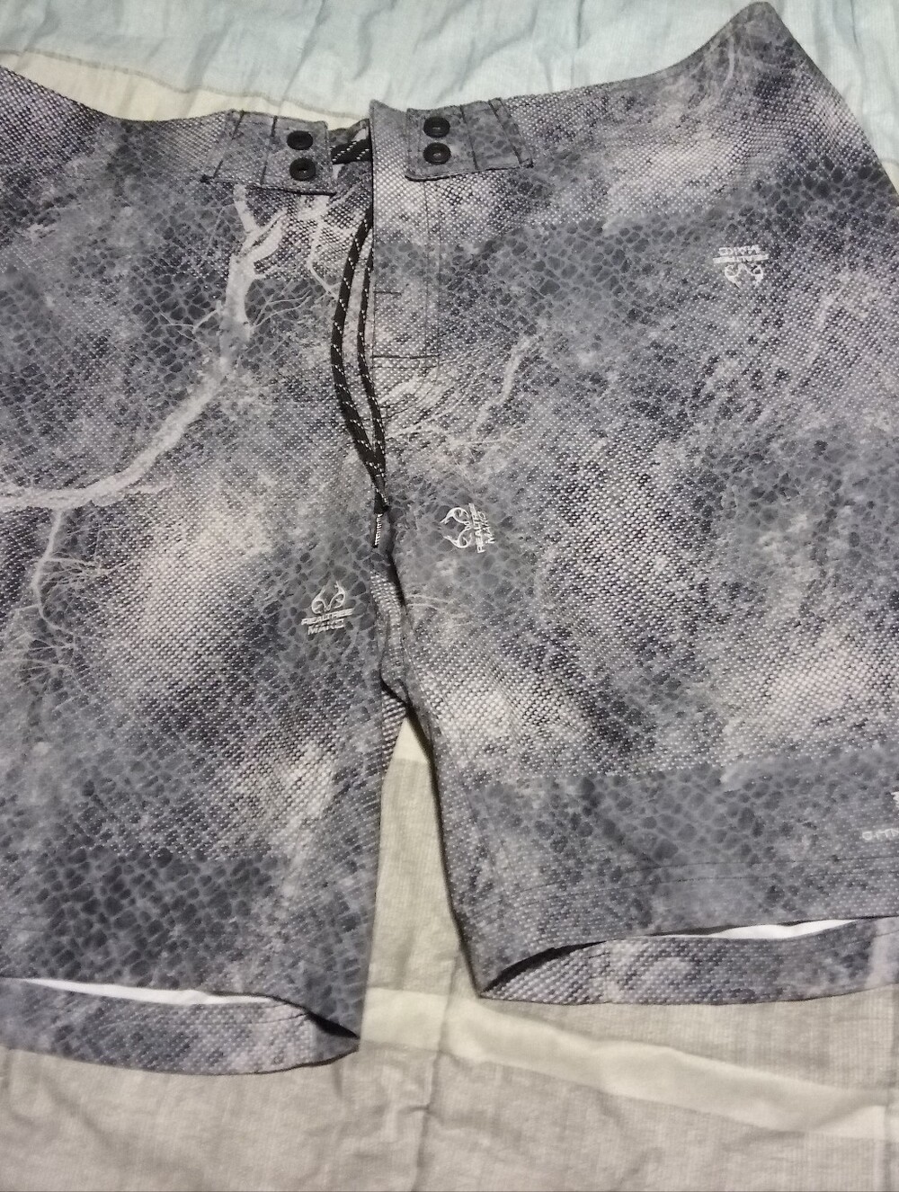 Columbia PFG Real Tree Gray Patterned Shorts 38